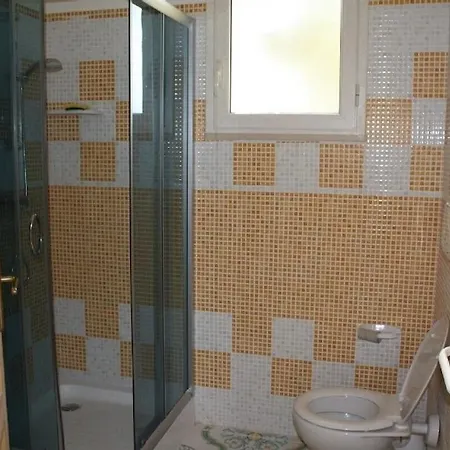 Grazia: Baia Nightlife Retreat