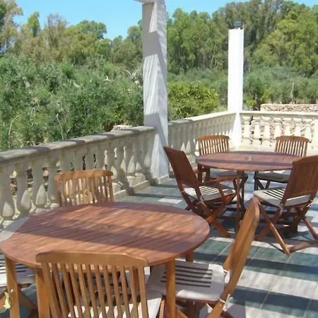 Grazia: Baia Nightlife Retreat Gallipoli